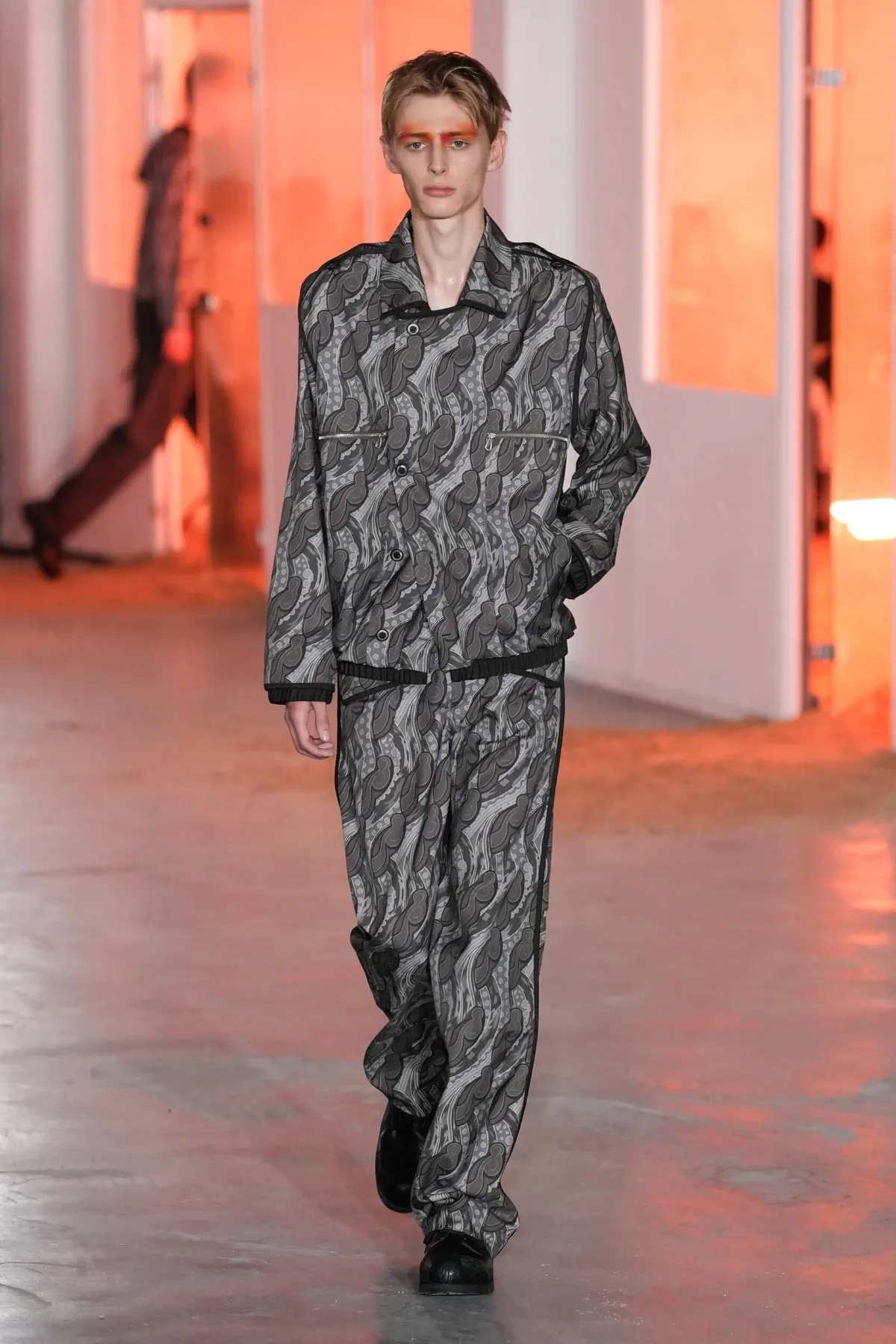 Printemps 2026 : Kiko Kostadinov réinvente le vestiaire masculin insulaire