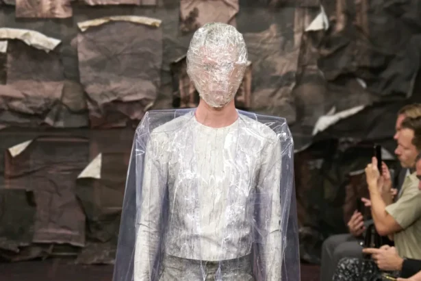 Glenn Martens révolutionne la collection couture automne 2025 de Maison Margiela avec une esthétique masculine radicale