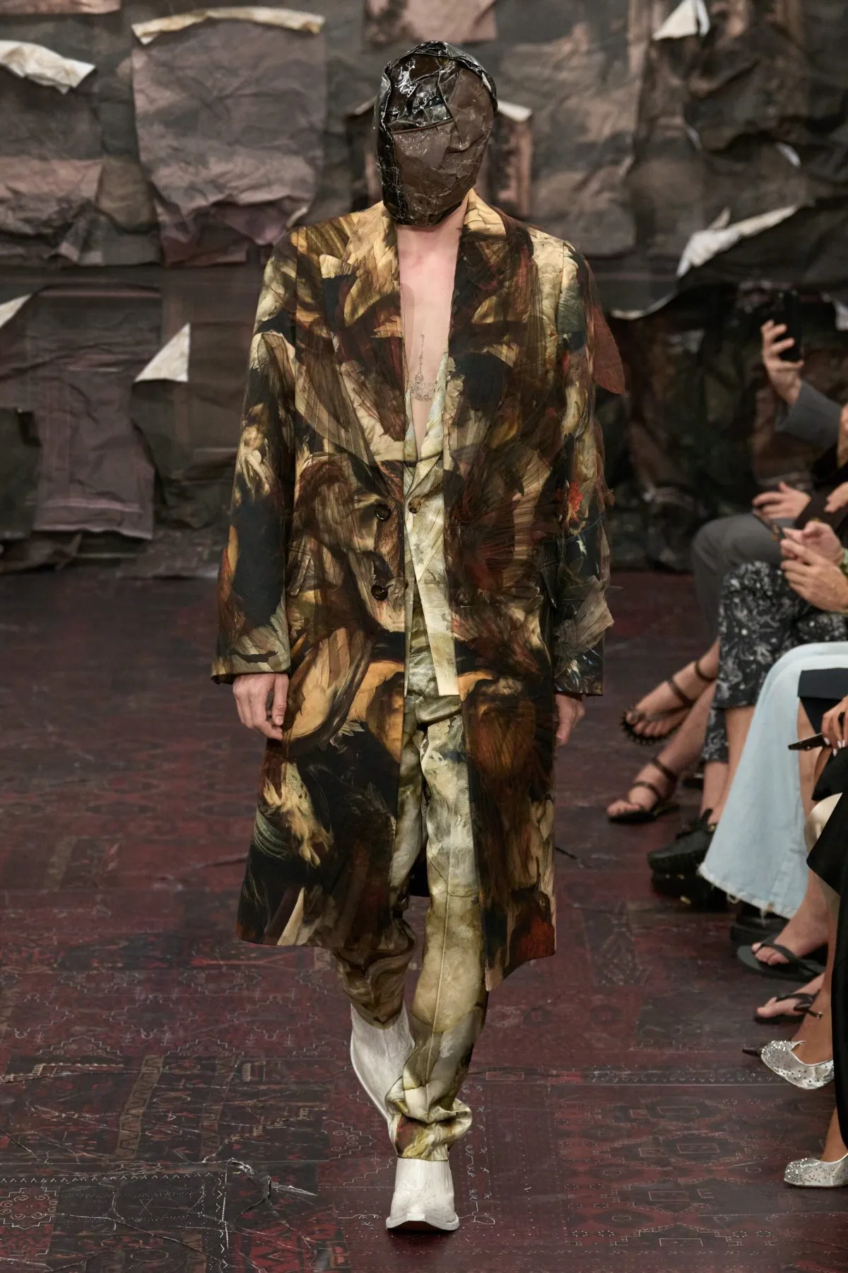Maison Margiela Artisanal Haute Couture Fall Winter 2025 10 Glenn Martens révolutionne la collection couture automne 2025 de Maison Margiela avec une esthétique masculine radicale