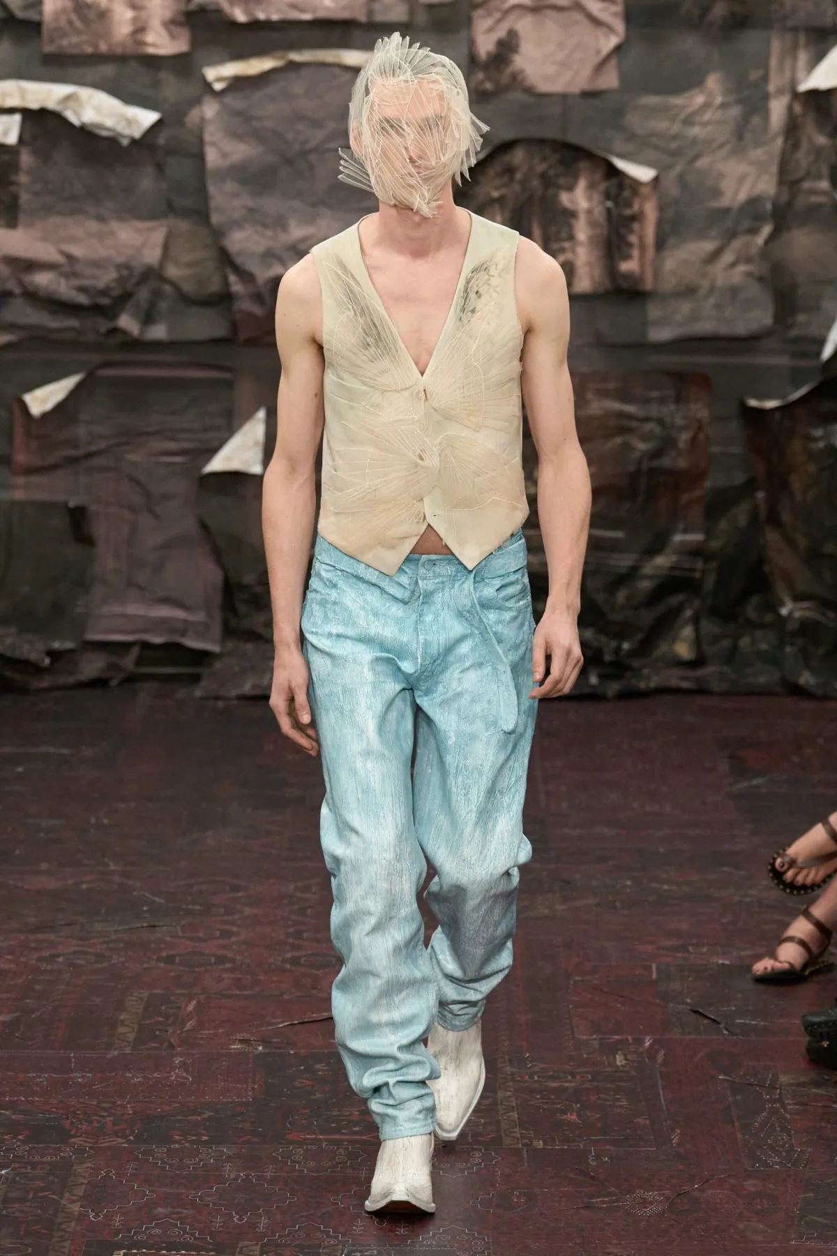 Maison Margiela Artisanal Haute Couture Fall Winter 2025 11 Glenn Martens révolutionne la collection couture automne 2025 de Maison Margiela avec une esthétique masculine radicale