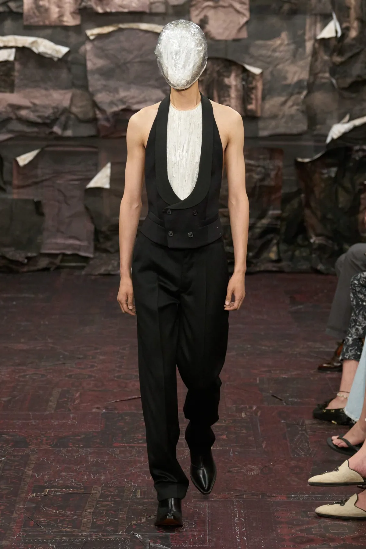 Maison Margiela Artisanal Haute Couture Fall Winter 2025 2 Glenn Martens révolutionne la collection couture automne 2025 de Maison Margiela avec une esthétique masculine radicale