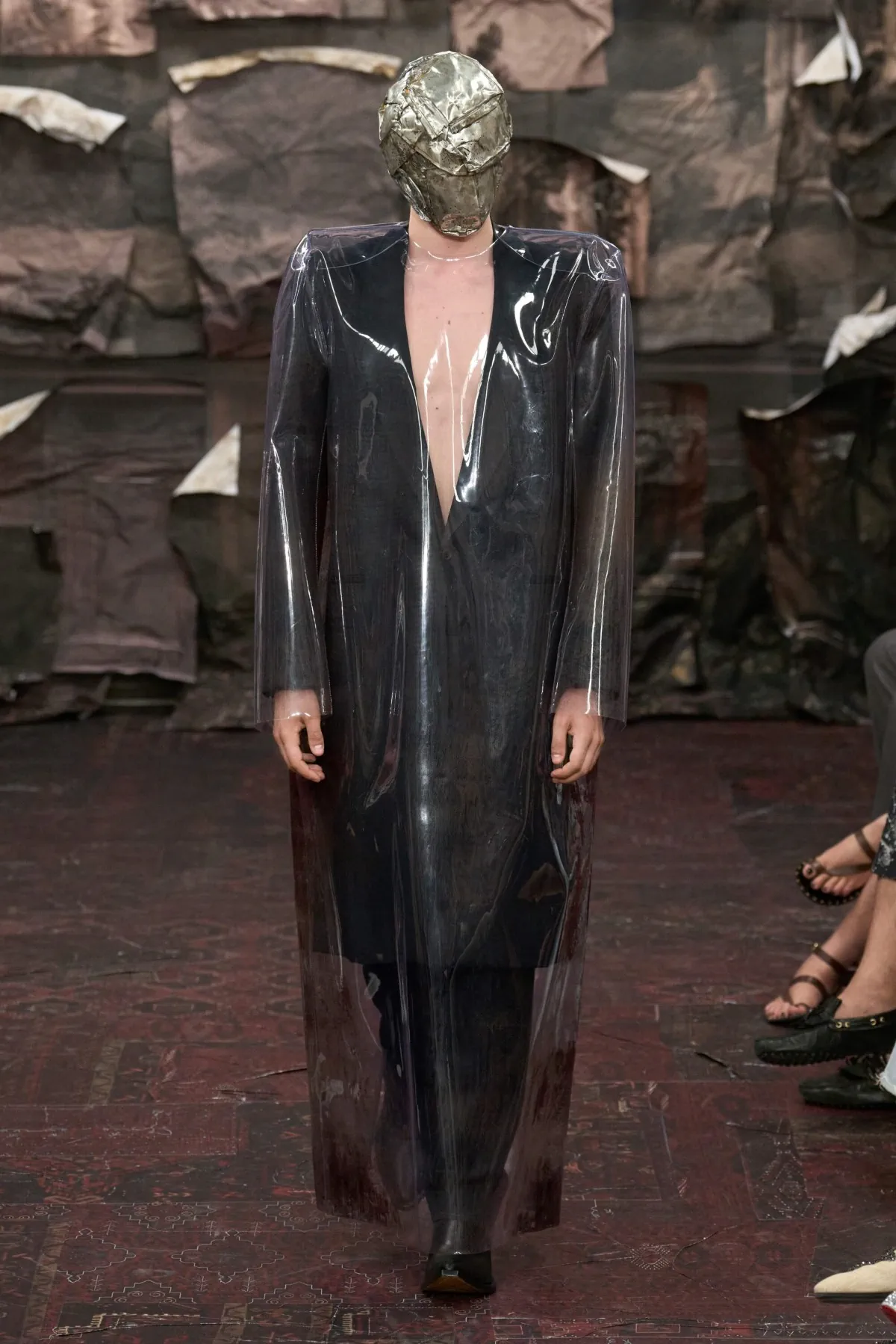Maison Margiela Artisanal Haute Couture Fall Winter 2025 4 Glenn Martens révolutionne la collection couture automne 2025 de Maison Margiela avec une esthétique masculine radicale