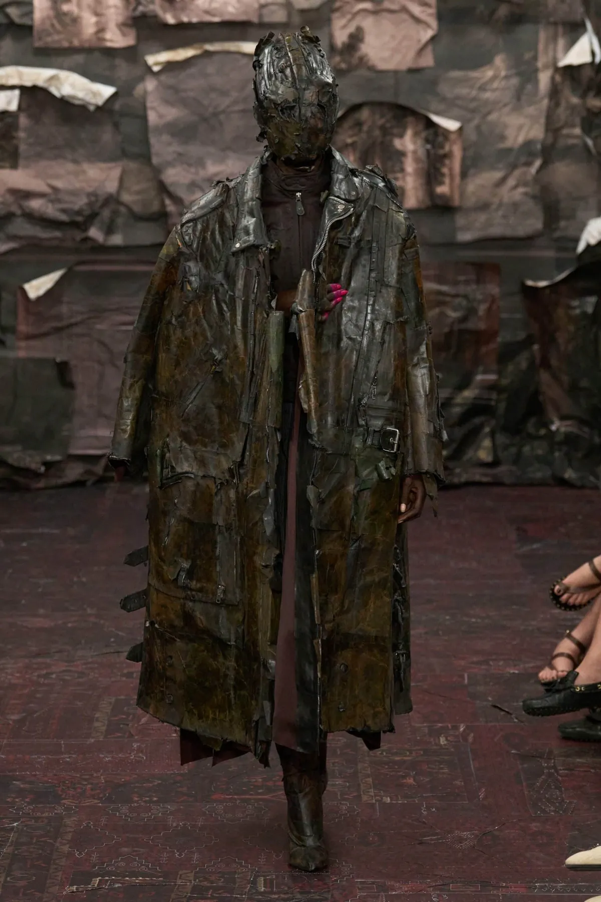 Maison Margiela Artisanal Haute Couture Fall Winter 2025 6 Glenn Martens révolutionne la collection couture automne 2025 de Maison Margiela avec une esthétique masculine radicale