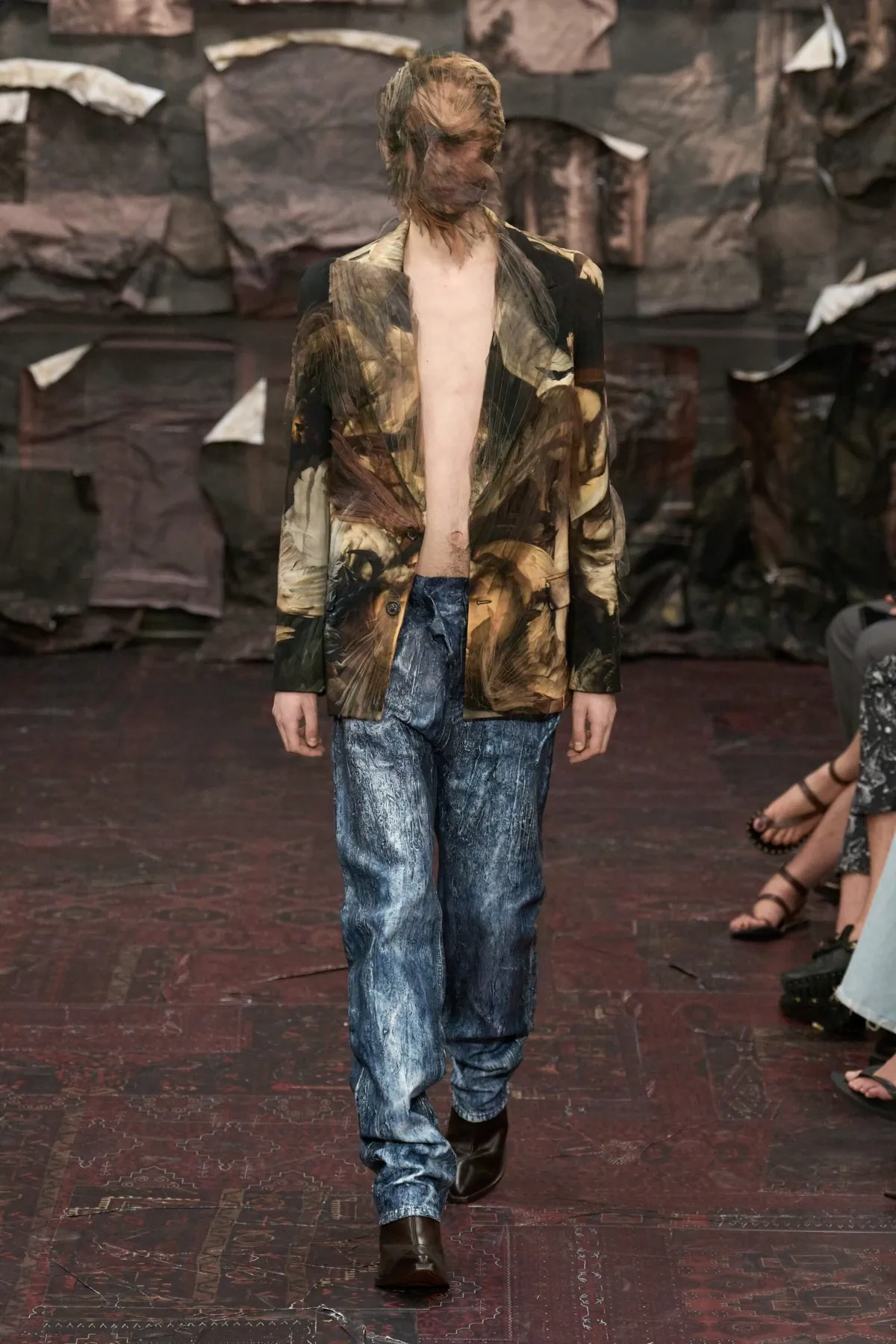 Maison Margiela Artisanal Haute Couture Fall Winter 2025 9 Glenn Martens révolutionne la collection couture automne 2025 de Maison Margiela avec une esthétique masculine radicale