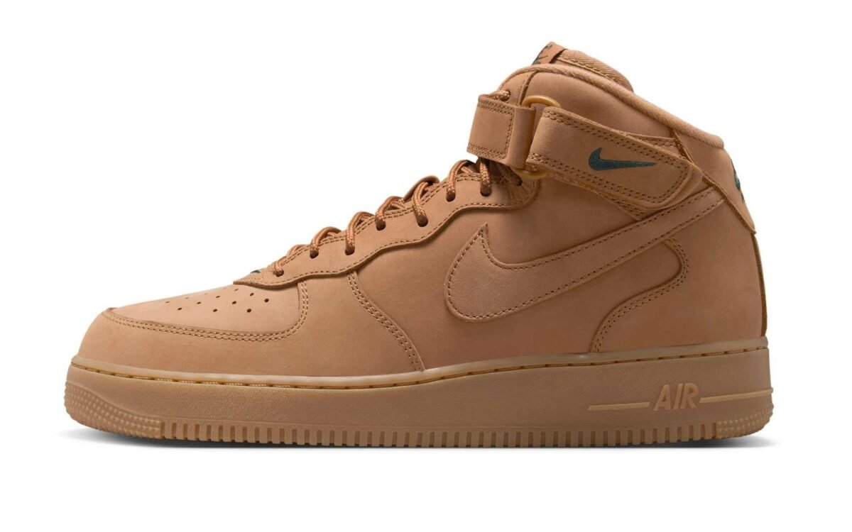Nike Air Force 1 Mid Flax 2 La Nike Air Force 1 Mid « Flax » revient faire trembler l'automne 2025