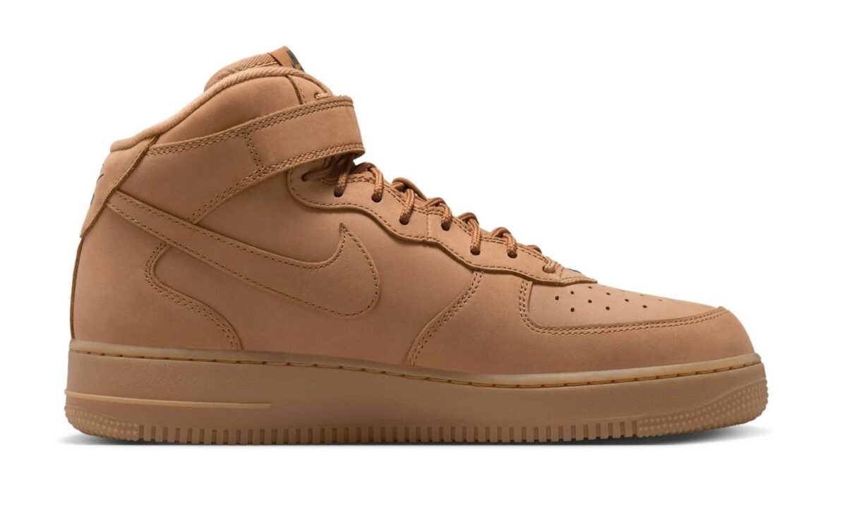 Nike Air Force 1 Mid Flax 3 La Nike Air Force 1 Mid « Flax » revient faire trembler l'automne 2025