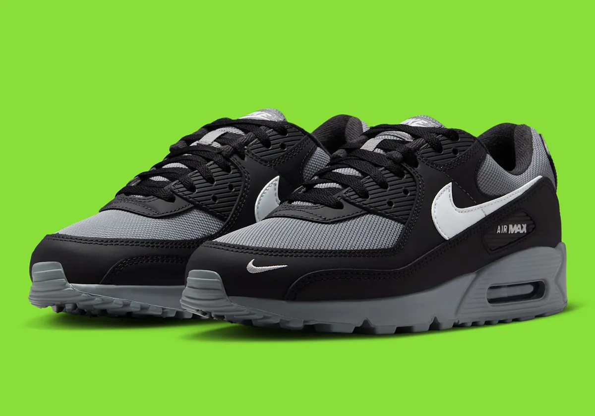 Nike Air Max 90 Anthracite Black 2 La Nike Air Max 90 « Anthracite/Black » réinvente le minimalisme urbain