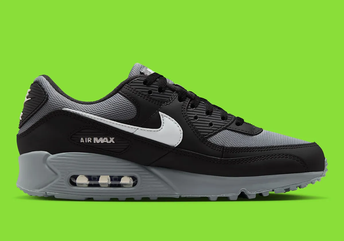 Nike Air Max 90 Anthracite Black 3 La Nike Air Max 90 « Anthracite/Black » réinvente le minimalisme urbain
