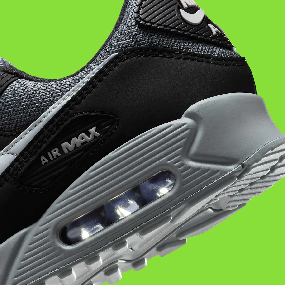 Nike Air Max 90 Anthracite Black 7 La Nike Air Max 90 « Anthracite/Black » réinvente le minimalisme urbain