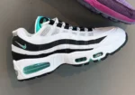 La Nike Air Max 95 « Black Border » de 1996 revient enfin pour séduire une nouvelle génération de collectionneurs