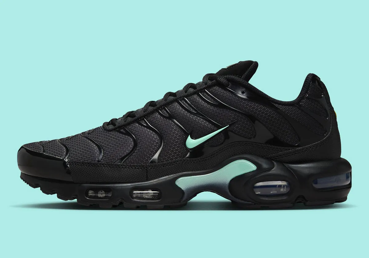 Nike Air Max Plus Black Minty Green 1 La gamme Nike Air Max Plus s’étoffe avec le nouveau coloris « Black/Minty Green »