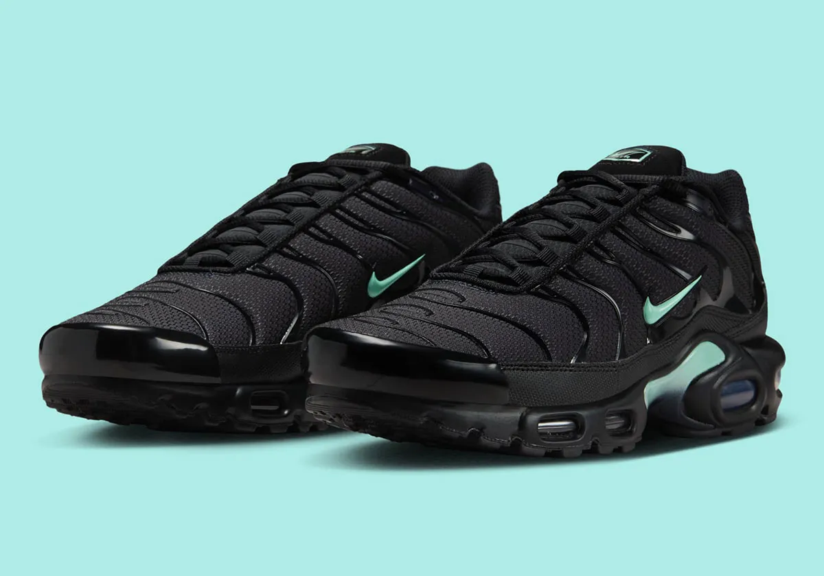 Nike Air Max Plus Black Minty Green 2 La gamme Nike Air Max Plus s’étoffe avec le nouveau coloris « Black/Minty Green »