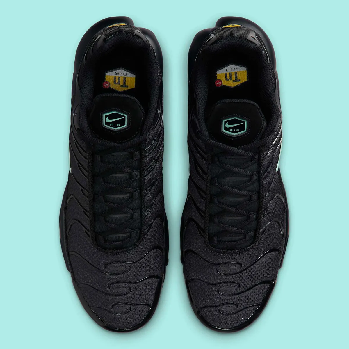 Nike Air Max Plus Black Minty Green 4 La gamme Nike Air Max Plus s’étoffe avec le nouveau coloris « Black/Minty Green »
