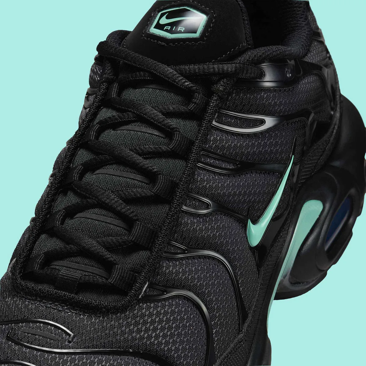 Nike Air Max Plus Black Minty Green 6 La gamme Nike Air Max Plus s’étoffe avec le nouveau coloris « Black/Minty Green »