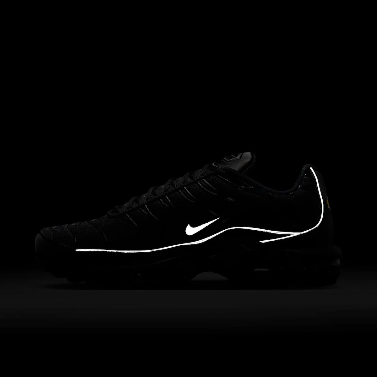 Nike Air Max Plus Black Reflective 9 La Nike Air Max Plus « Black Reflective » est prévue pour l'automne