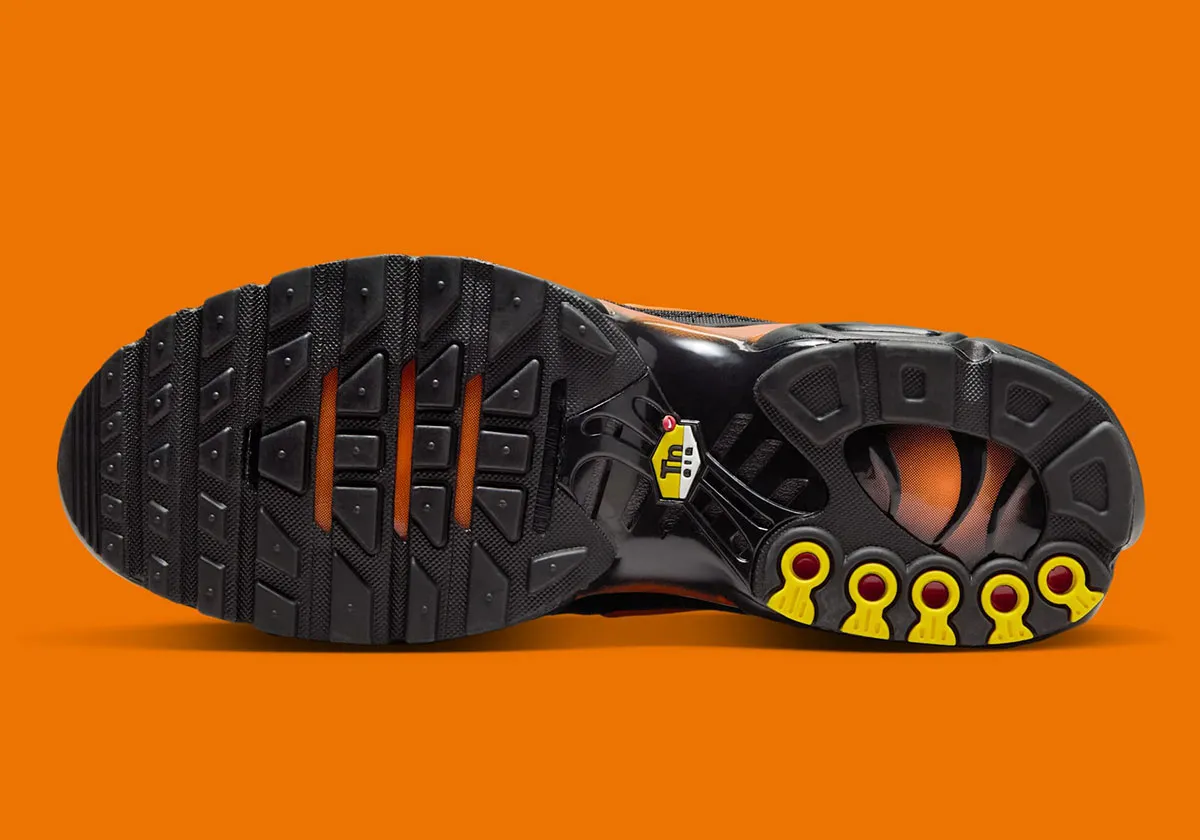 Nike Air Max Plus Halloween 5 La Nike Air Max Plus « Halloween » arrive plus tôt que prévu pour l'automne 2025