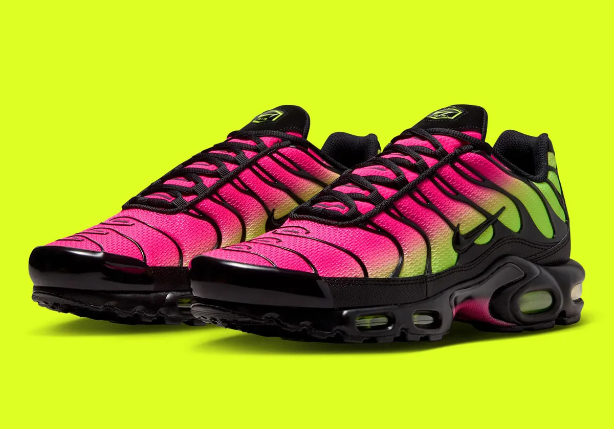 Nike Air Max Plus Hyper Pink Volt 1 La nouvelle Nike Air Max Plus « Hyper Pink/Volt » impose son style audacieux