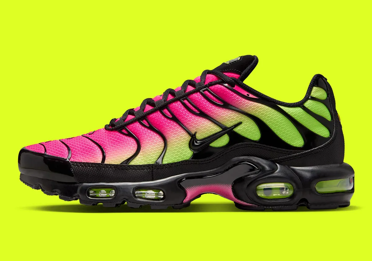 Nike Air Max Plus Hyper Pink Volt 2 La nouvelle Nike Air Max Plus « Hyper Pink/Volt » impose son style audacieux