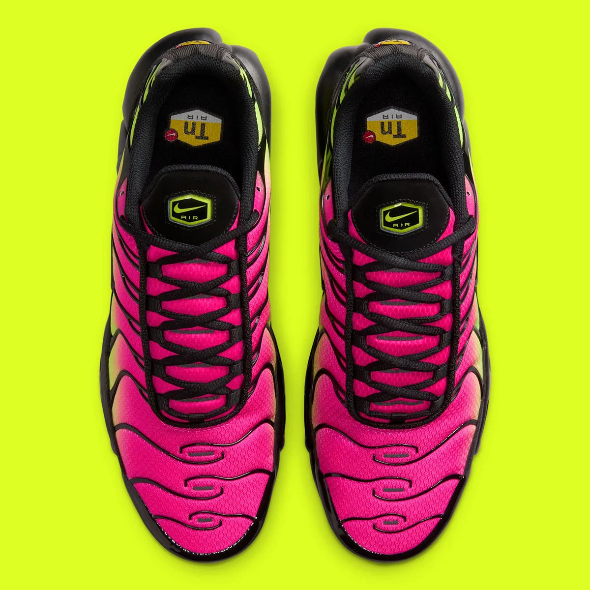 Nike Air Max Plus Hyper Pink Volt 4 La nouvelle Nike Air Max Plus « Hyper Pink/Volt » impose son style audacieux