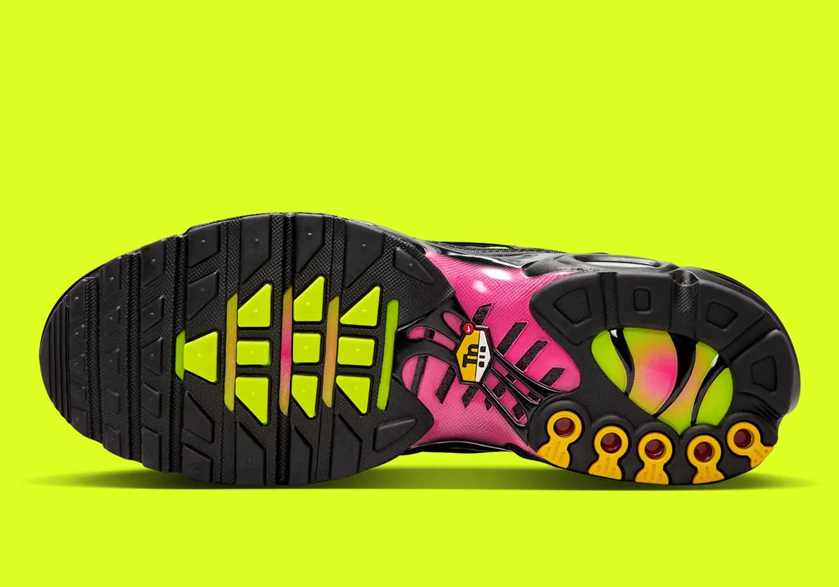 Nike Air Max Plus Hyper Pink Volt 5 La nouvelle Nike Air Max Plus « Hyper Pink/Volt » impose son style audacieux