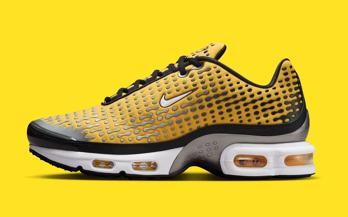 Nike Air Max Plus VII Varsity Maize 2 La Nike Air Max Plus VII « Varsity Maize » fait son grand retour après vingt ans d'absence
