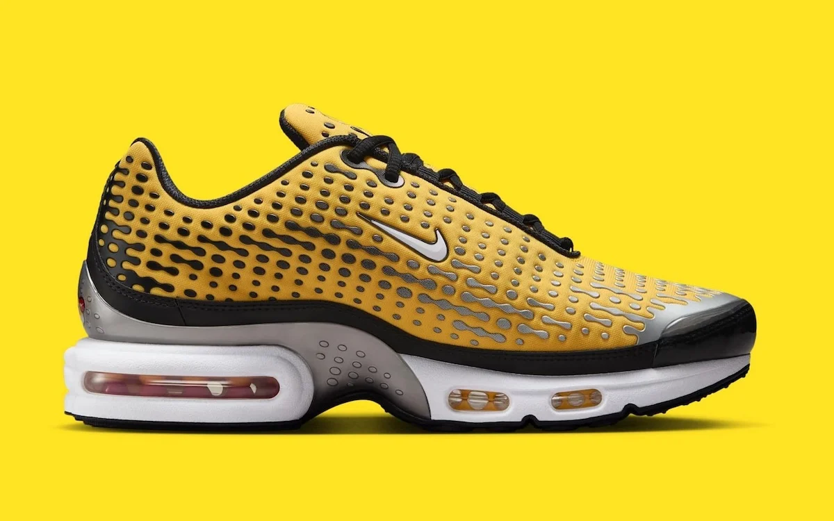 Nike Air Max Plus VII Varsity Maize 3 La Nike Air Max Plus VII « Varsity Maize » fait son grand retour après vingt ans d'absence