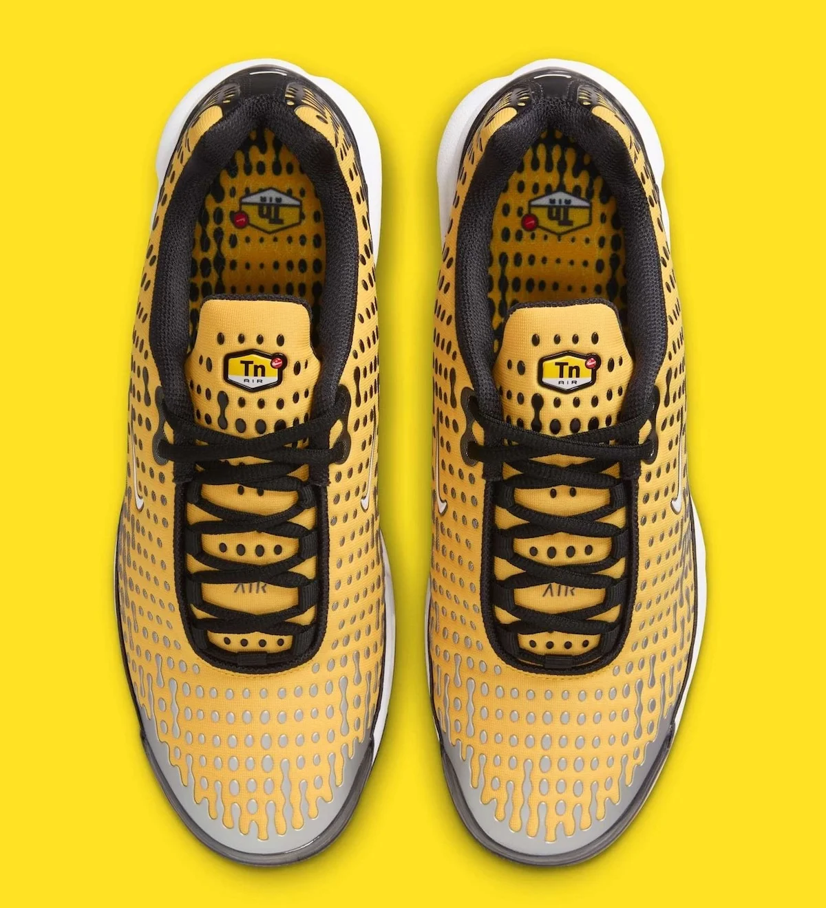 Nike Air Max Plus VII Varsity Maize 4 La Nike Air Max Plus VII « Varsity Maize » fait son grand retour après vingt ans d'absence