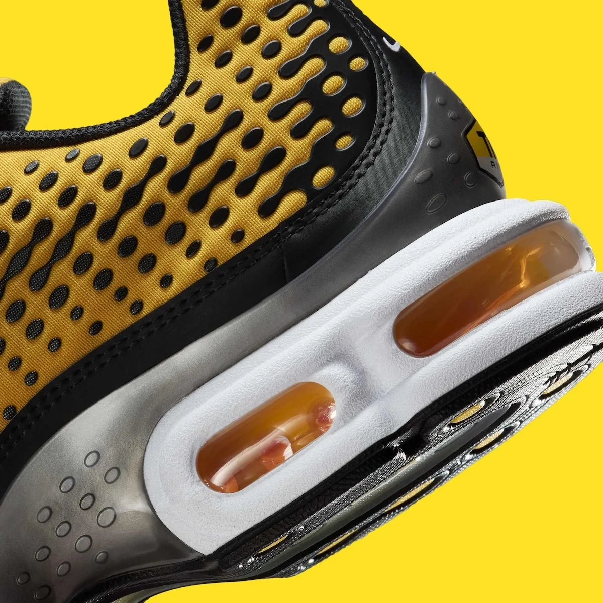 Nike Air Max Plus VII Varsity Maize 7 La Nike Air Max Plus VII « Varsity Maize » fait son grand retour après vingt ans d'absence