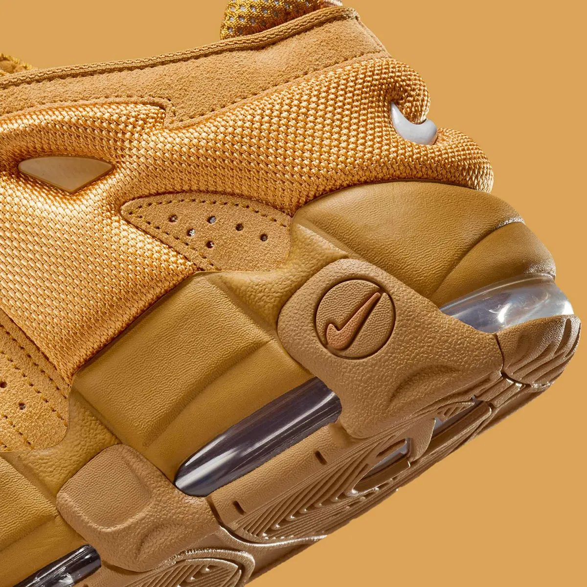 Nike Air More Uptempo Low Wheat 6 L'éclat ambré de la Nike Air More Uptempo Low « Wheat »