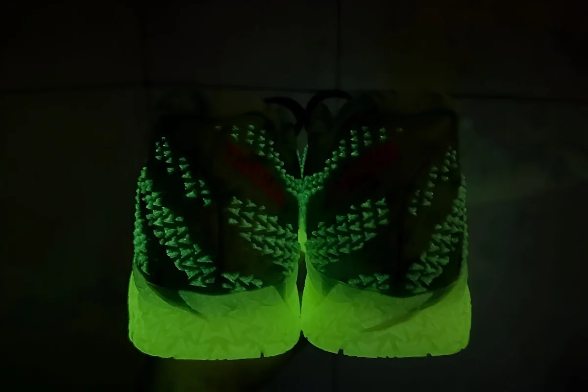 Nike Ja 3 Halloween 8 La Nike Ja 3 « Halloween » débarque avec des effets phosphorescents qui vont faire trembler vos pieds