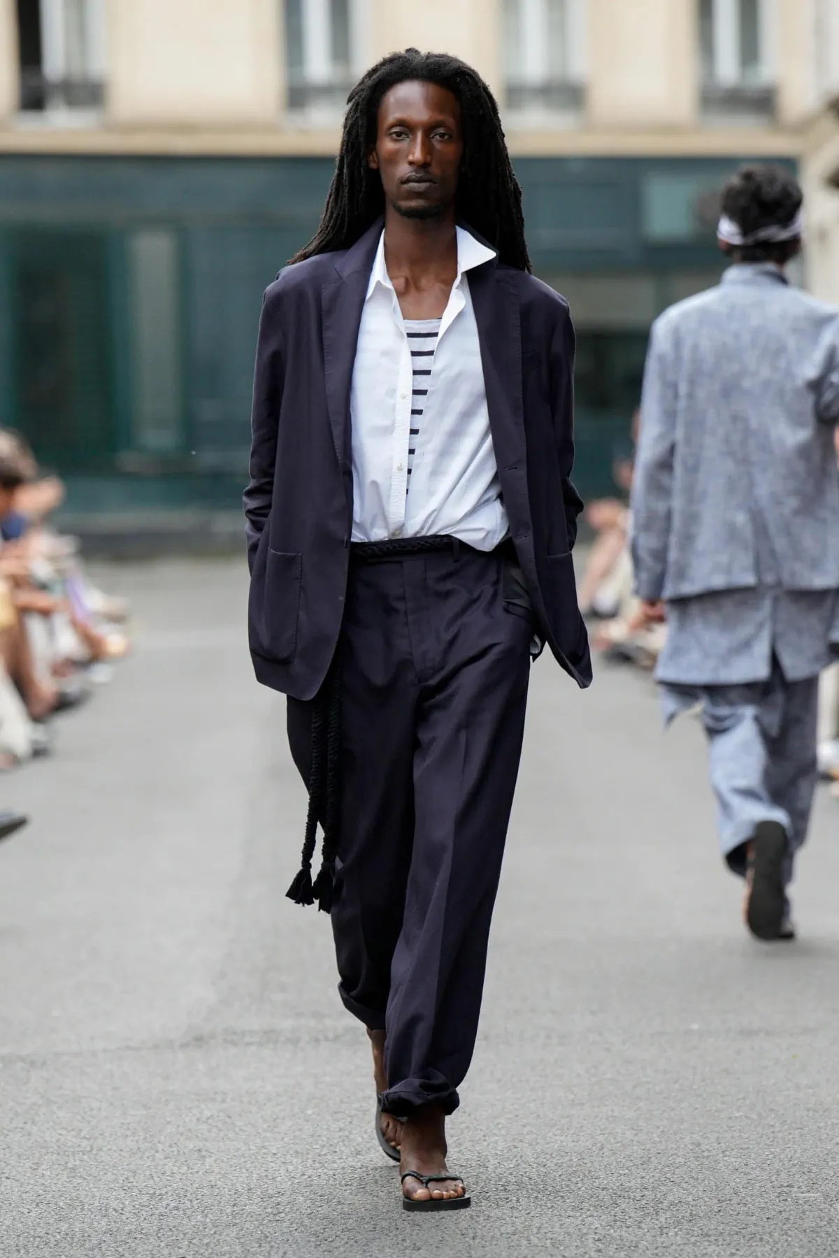 Officine Generale Spring Summer 2026 Paris Fashion Week 2 Au printemps 2026, Officine Générale dévoile un Paris imaginaire face à la mer