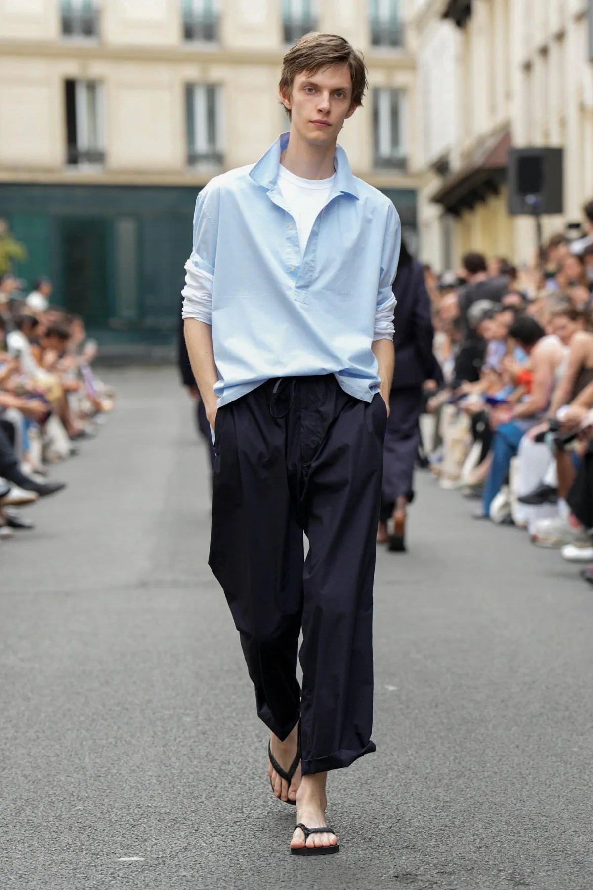 Officine Generale Spring Summer 2026 Paris Fashion Week 3 Au printemps 2026, Officine Générale dévoile un Paris imaginaire face à la mer
