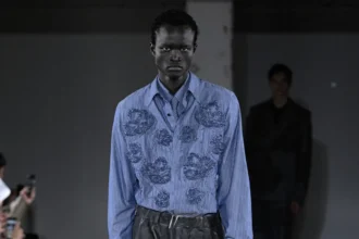 Printemps 2026 : TAAKK redéfinit les codes du vestiaire masculin, entre art et quotidien