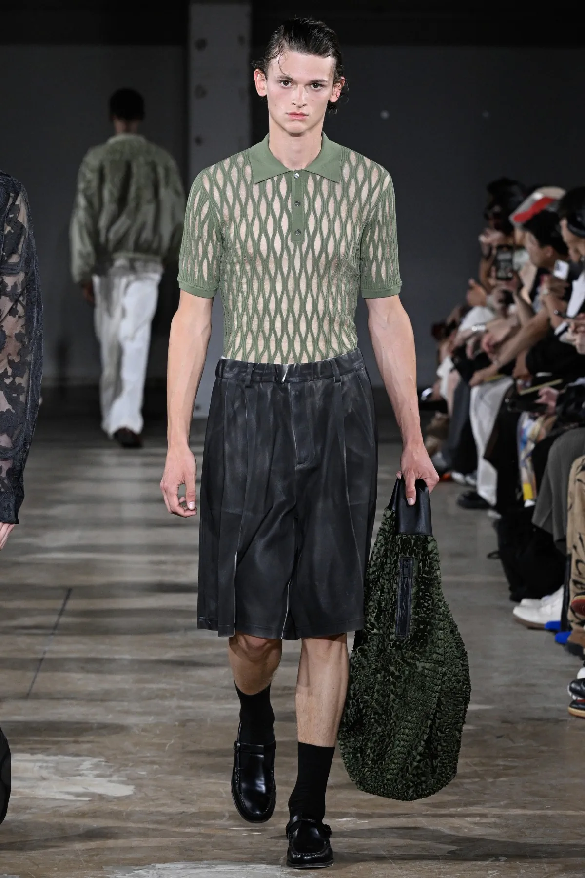 Printemps 2026 : TAAKK redéfinit les codes du vestiaire masculin, entre art et quotidien