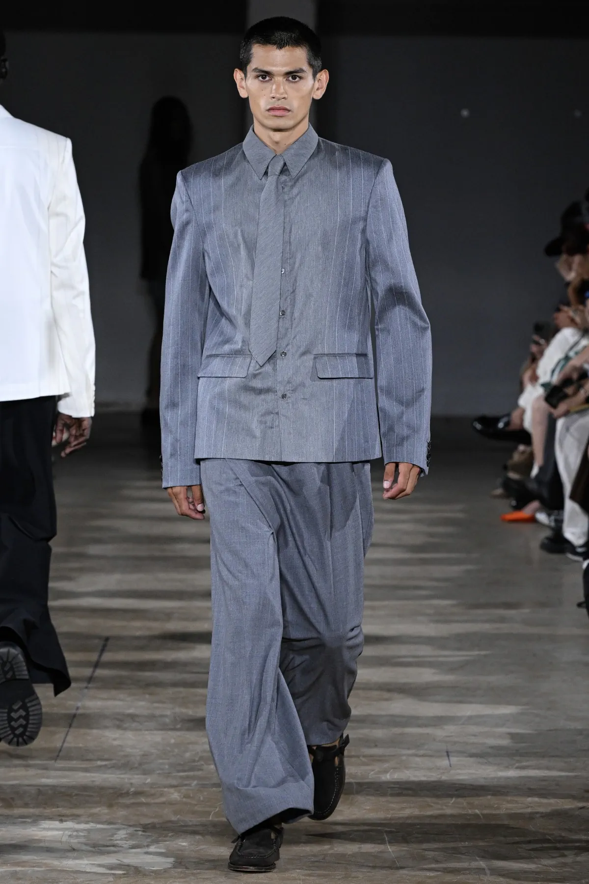 Printemps 2026 : TAAKK redéfinit les codes du vestiaire masculin, entre art et quotidien