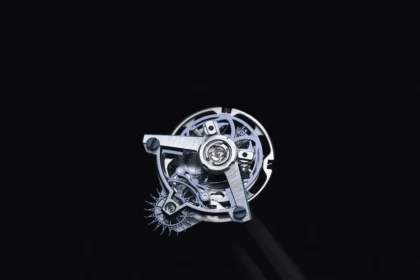 La montre Ulysse Nardin Blast Free Wheel Maillechort révolutionne la haute horlogerie grâce à ses mécanismes flottants