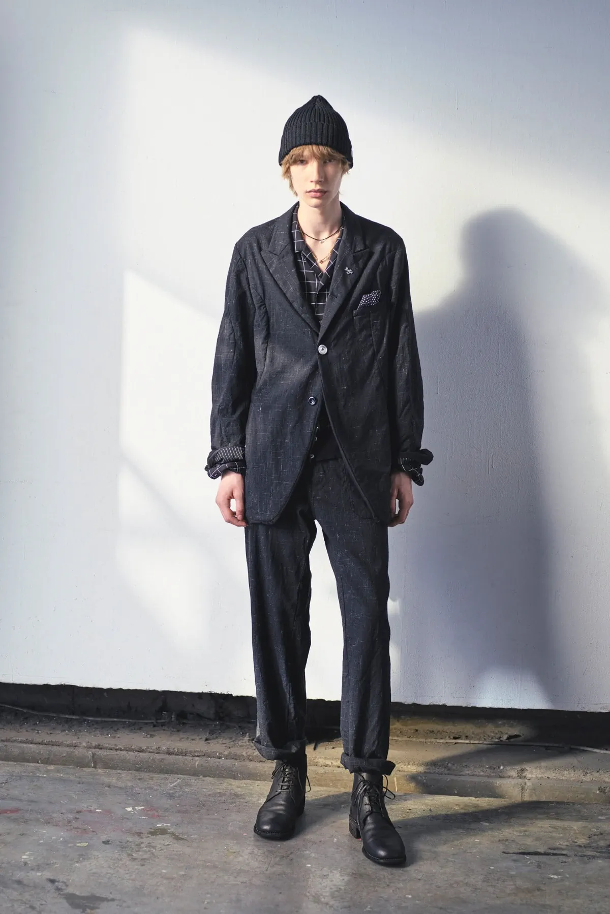 Printemps 2026 : UNDERCOVER transforme les peluches en garde-robe masculine