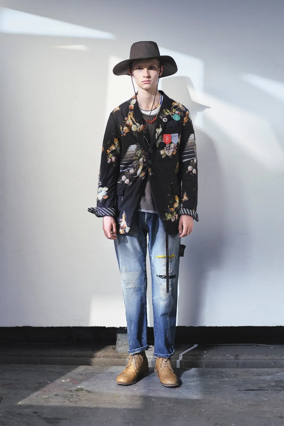 Undercover Spring Summer 2026 Paris Fashion Week 2 Printemps 2026 : UNDERCOVER transforme les peluches en garde-robe masculine