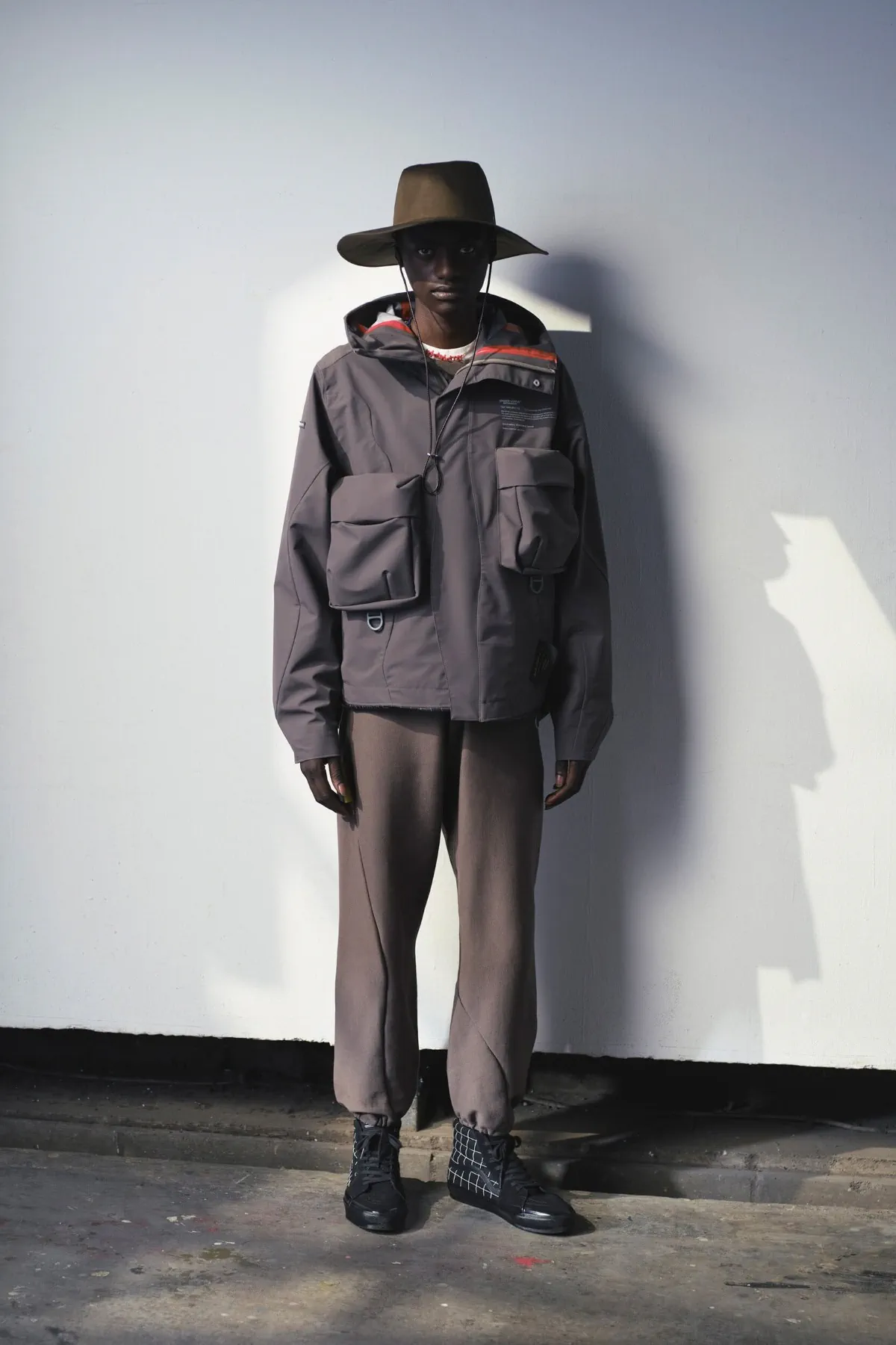Printemps 2026 : UNDERCOVER transforme les peluches en garde-robe masculine