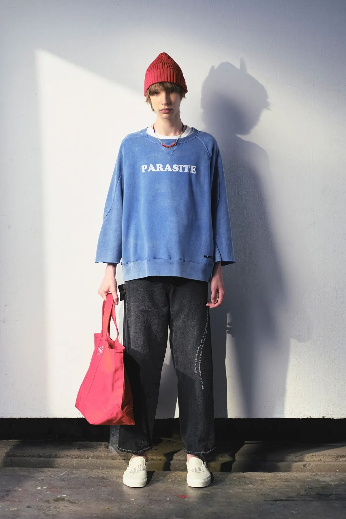Printemps 2026 : UNDERCOVER transforme les peluches en garde-robe masculine