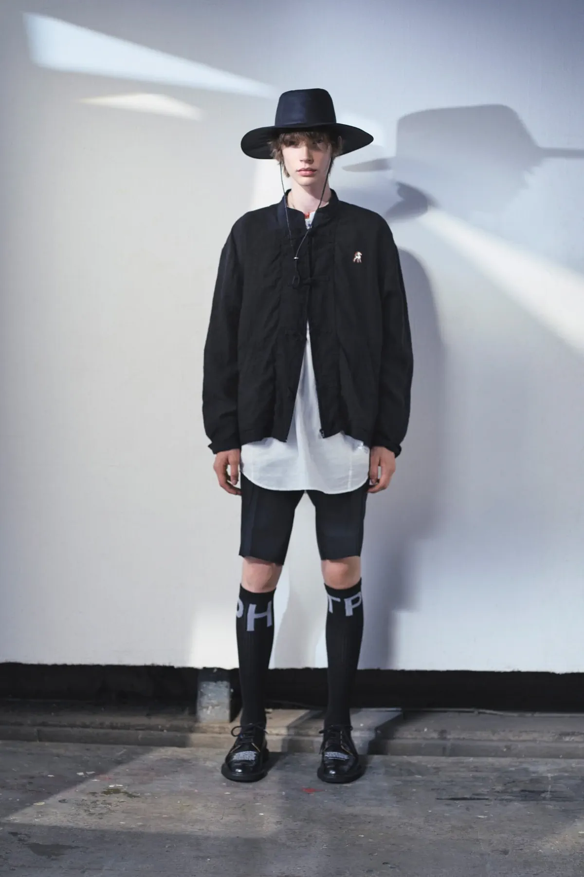 Printemps 2026 : UNDERCOVER transforme les peluches en garde-robe masculine