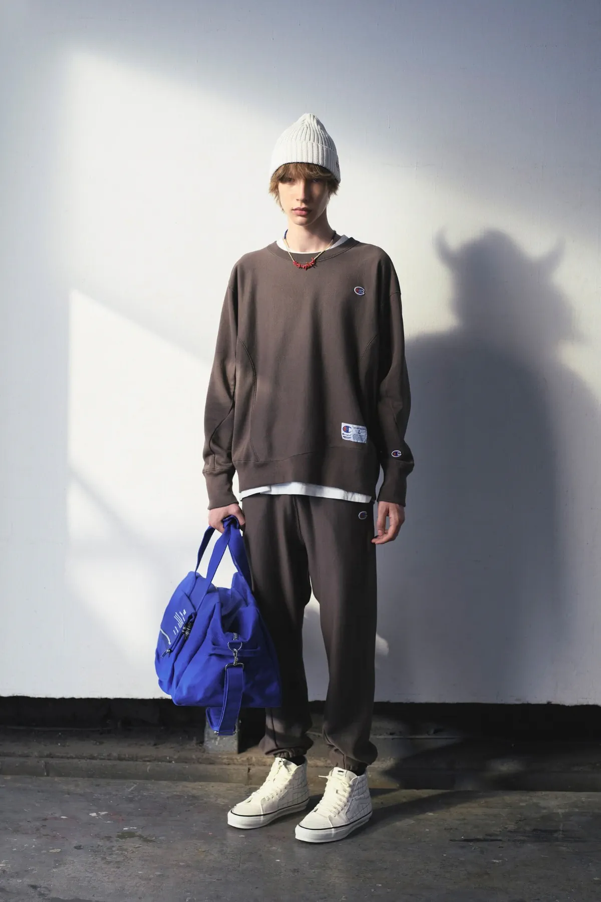 Printemps 2026 : UNDERCOVER transforme les peluches en garde-robe masculine