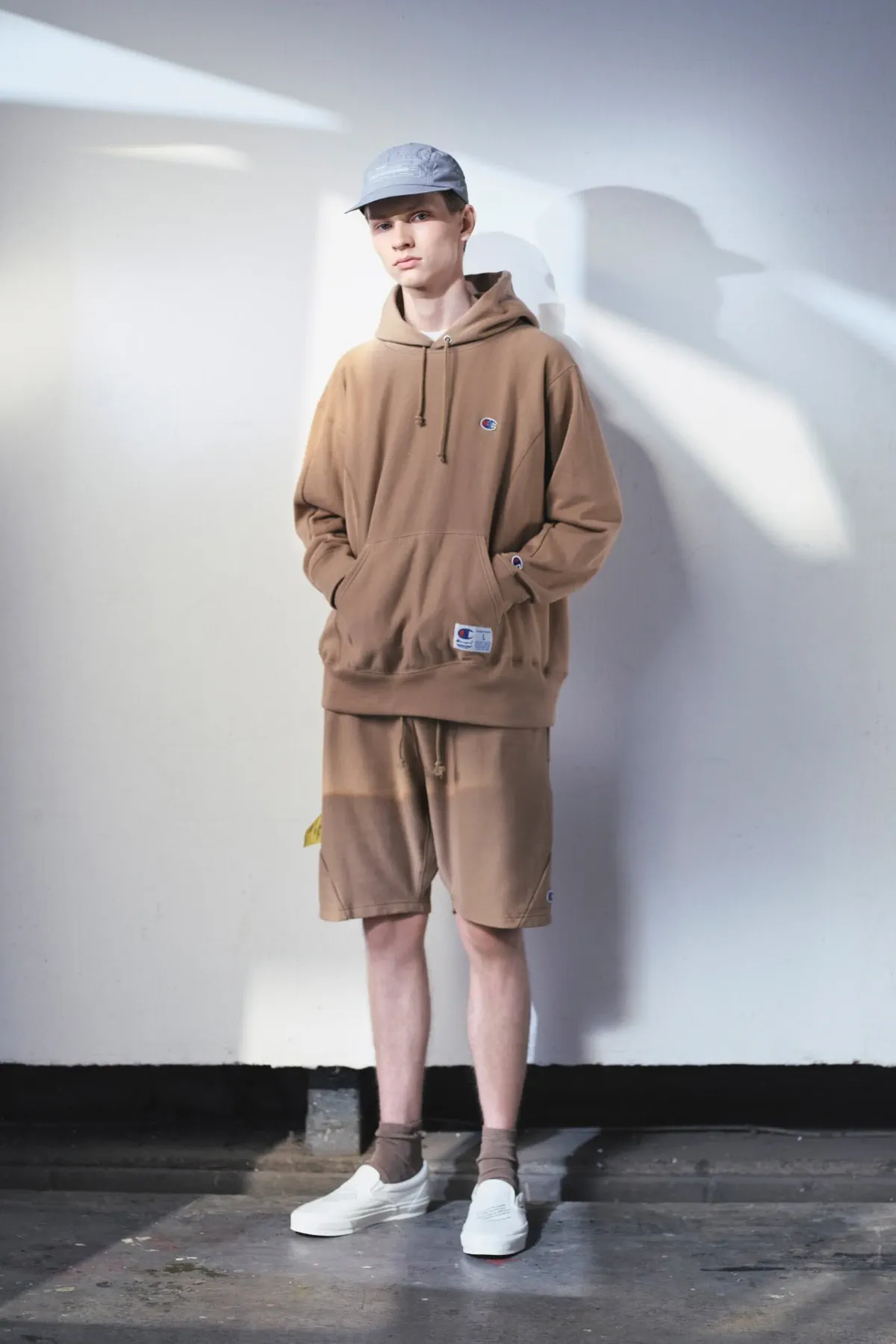 Printemps 2026 : UNDERCOVER transforme les peluches en garde-robe masculine