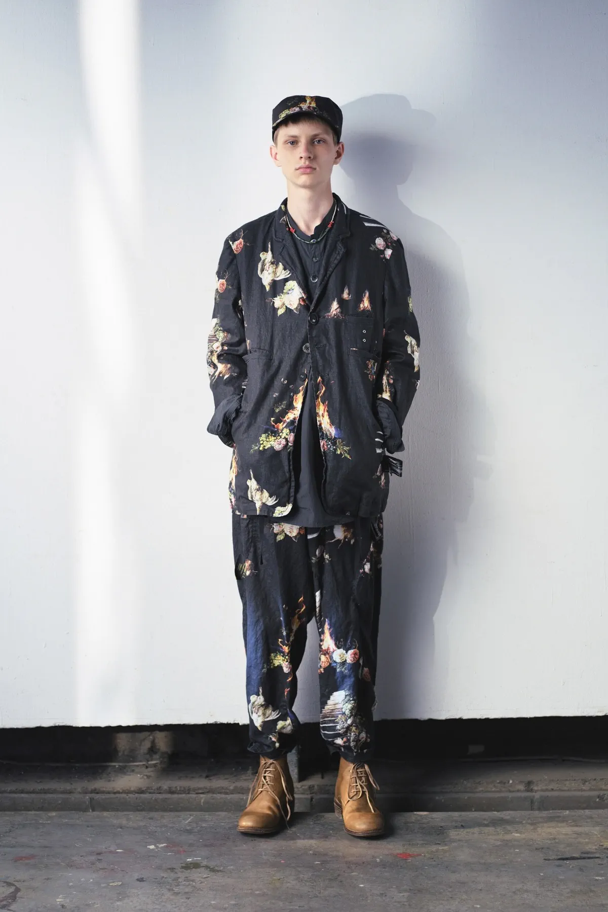 Printemps 2026 : UNDERCOVER transforme les peluches en garde-robe masculine