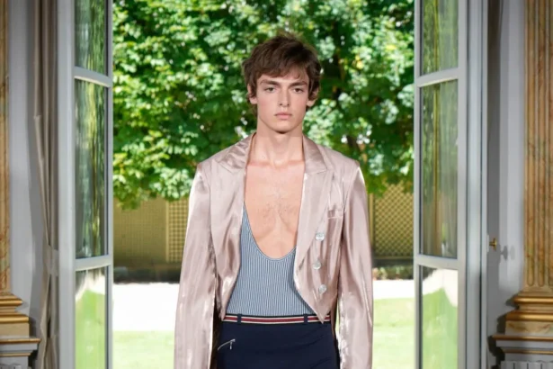 Printemps 2026 : WOOYOUNGMI réinvente la garde-robe masculine face aux canicules urbaines