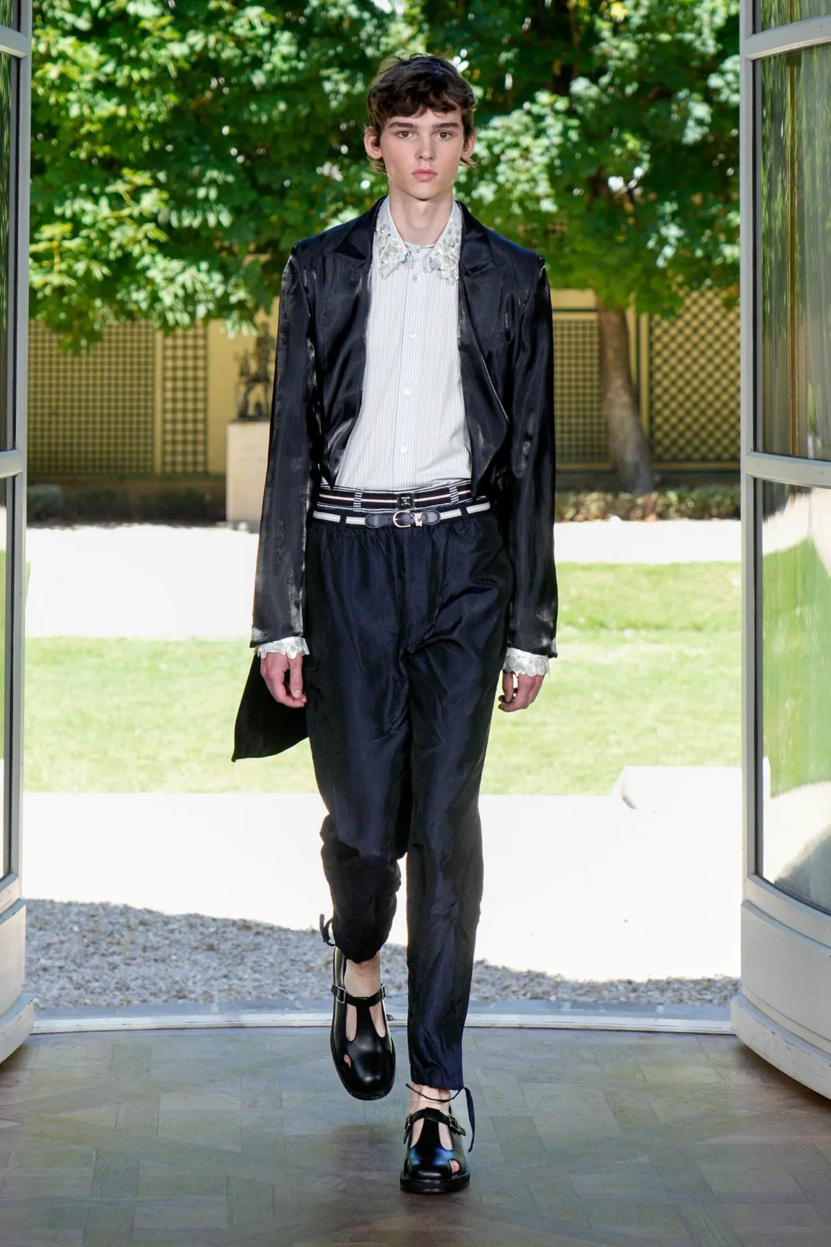 Printemps 2026 : WOOYOUNGMI réinvente la garde-robe masculine face aux canicules urbaines