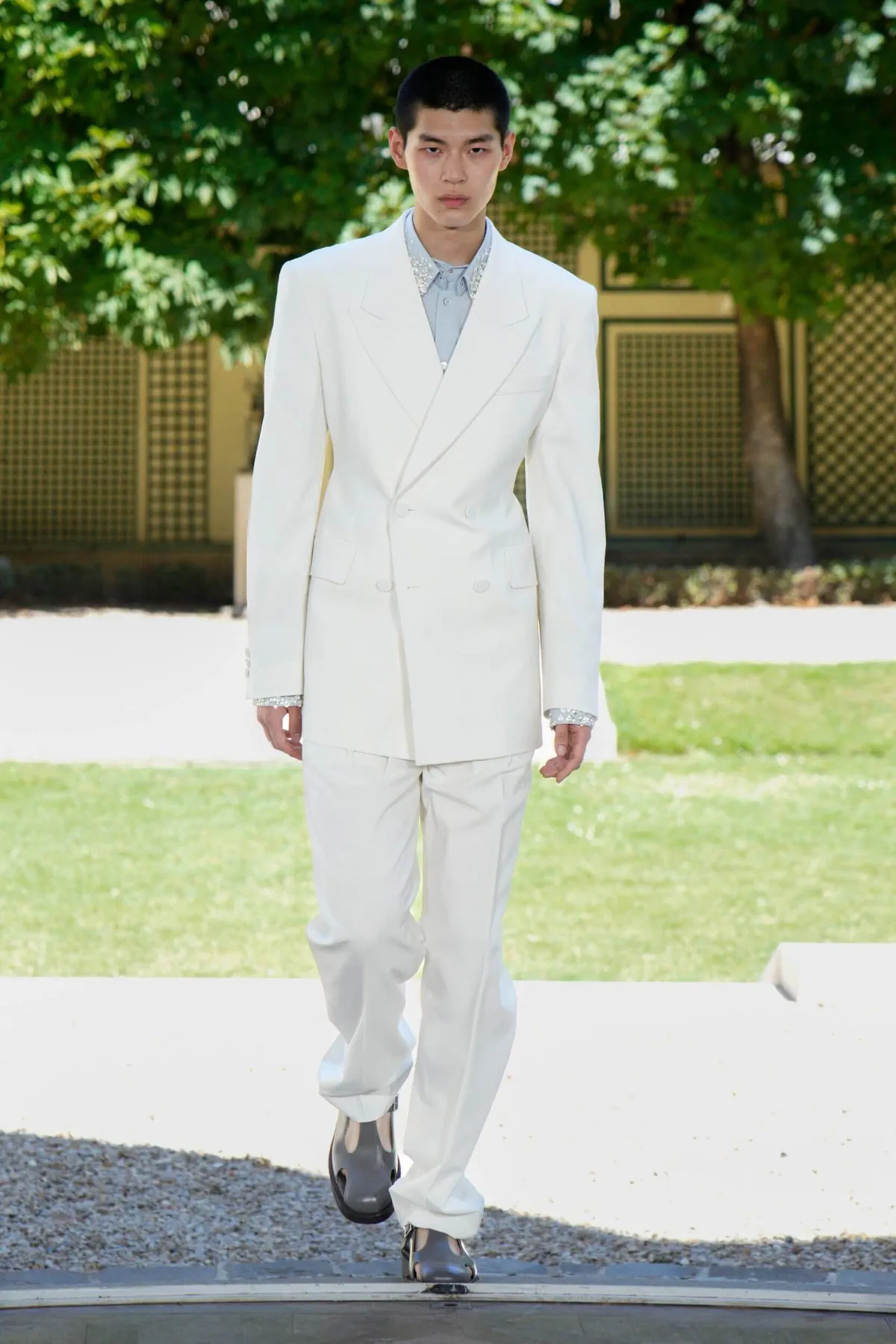 Wooyoungmi Spring Summer 2026 Paris Fashion Week 3 Printemps 2026 : WOOYOUNGMI réinvente la garde-robe masculine face aux canicules urbaines