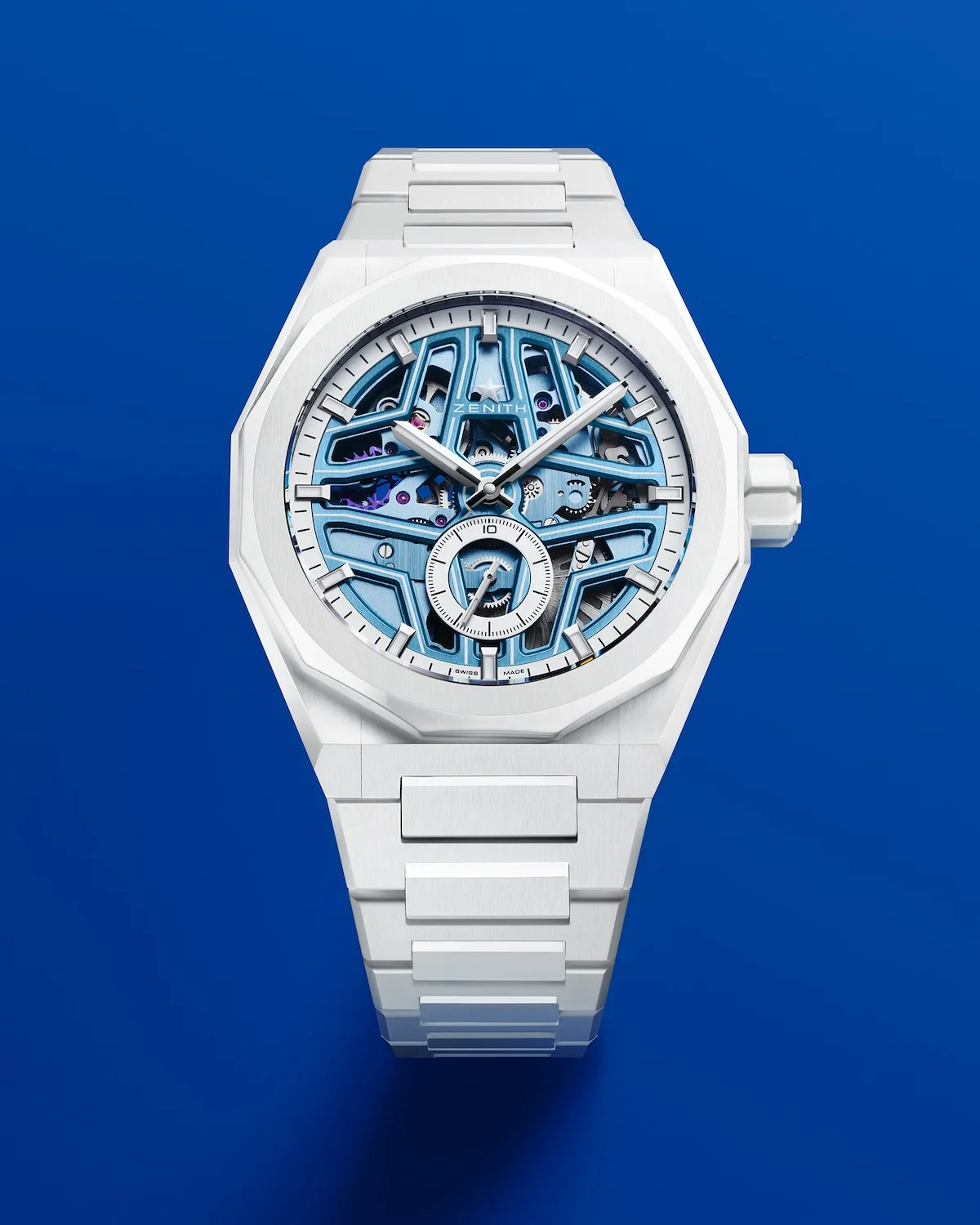 ZENITH DEFY Skyline Skeleton White Surfer Ceramic 2 La ZENITH DEFY Skyline Skeleton White Surfer Ceramic clôt brillamment cette trilogie estivale