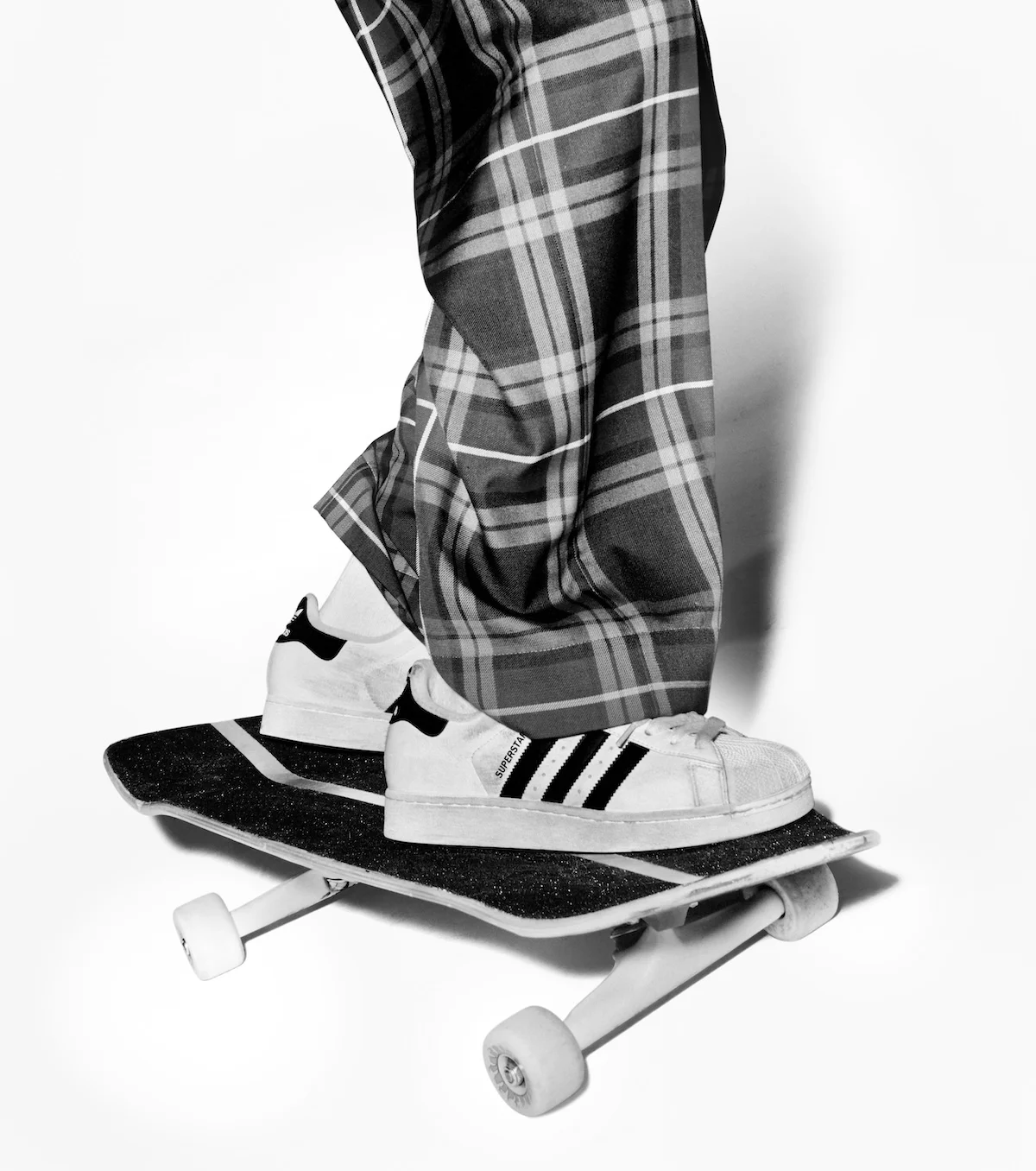 adidas Superstar Campaign 5 La campagne adidas Superstar réunit Samuel L. Jackson, Anthony Edwards et Jennie pour célébrer les icônes originales