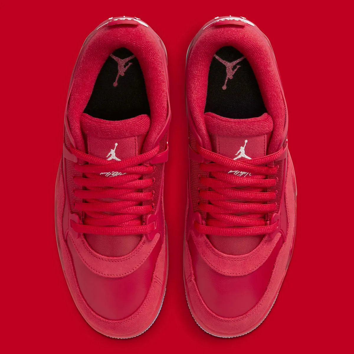 ir Jordan 4 RM All Red 4 La Air Jordan 4 RM « All-Red » enflamme les esprits avec son design monochrome audacieux